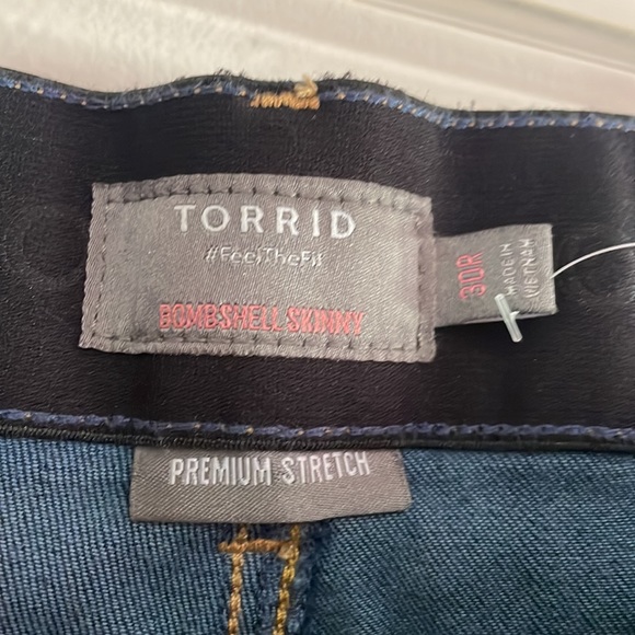 Torrid bombshell skinny jeans dark wash size 30 - Picture 2 of 6